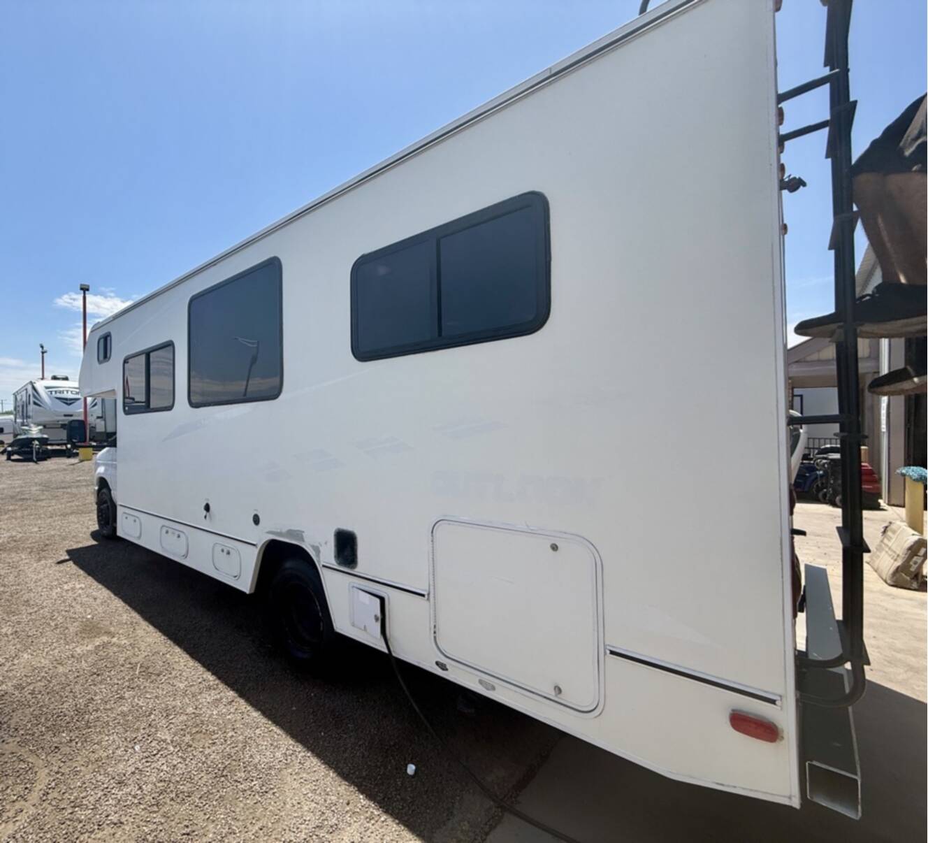 A photo of this 2018 Winnebago OUTLOOK 25J