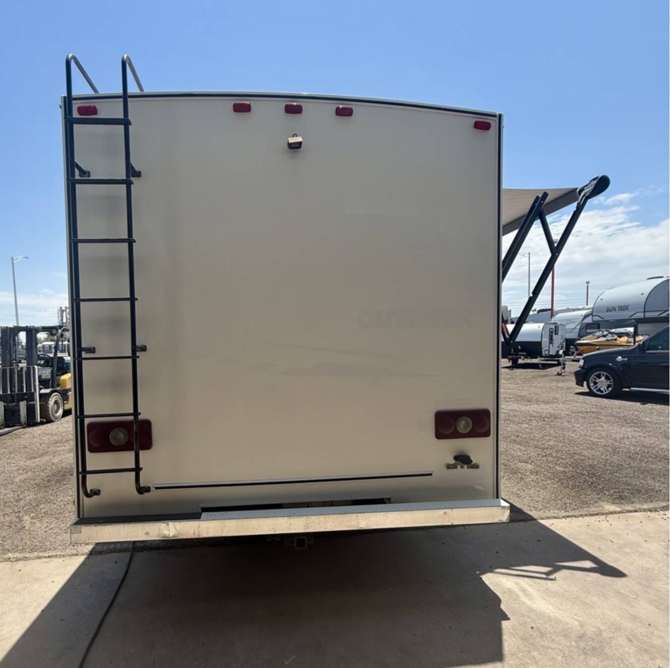 A photo of this 2018 Winnebago OUTLOOK 25J