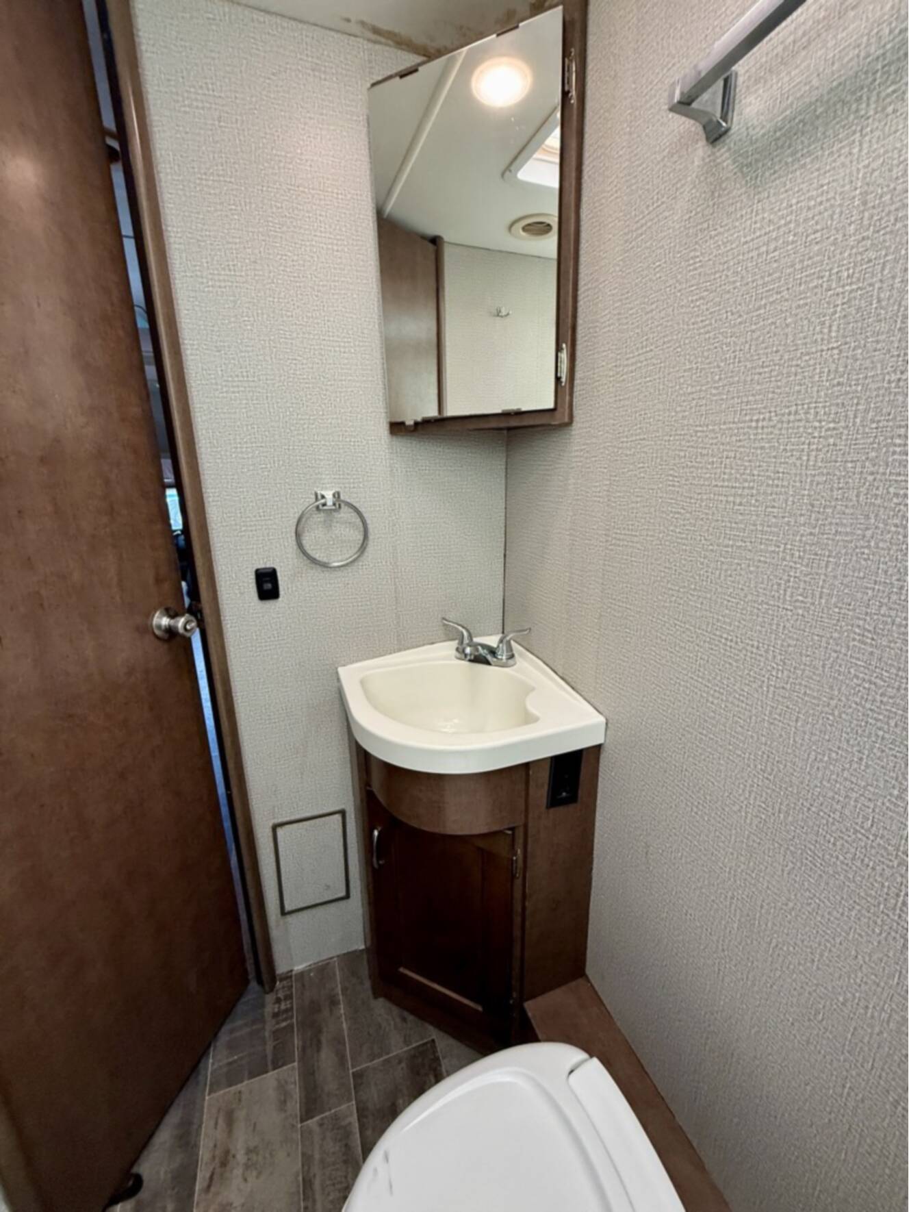 A photo of this 2018 Winnebago OUTLOOK 25J