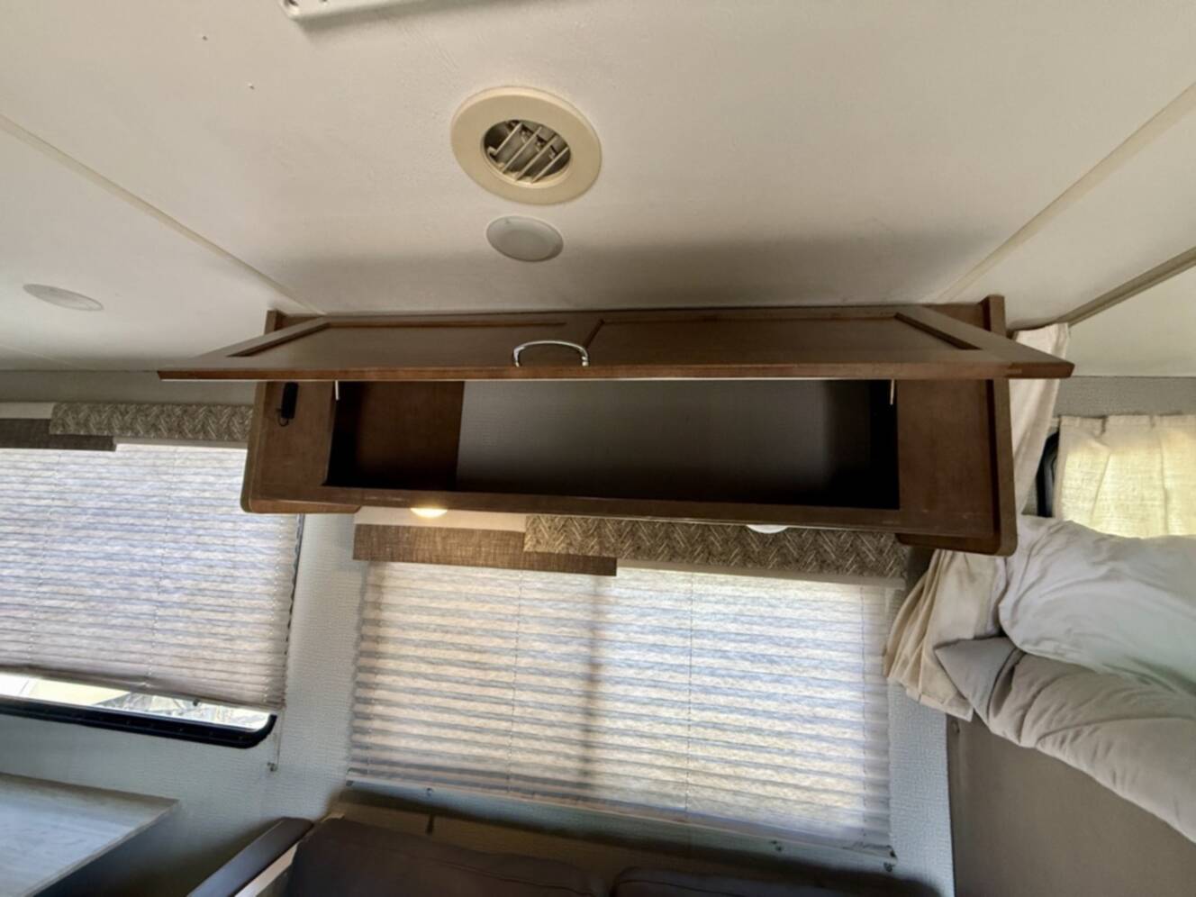 A photo of this 2018 Winnebago OUTLOOK 25J