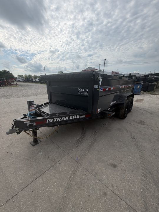 2027 PJ Trailers DM142 in Whiteland, IN