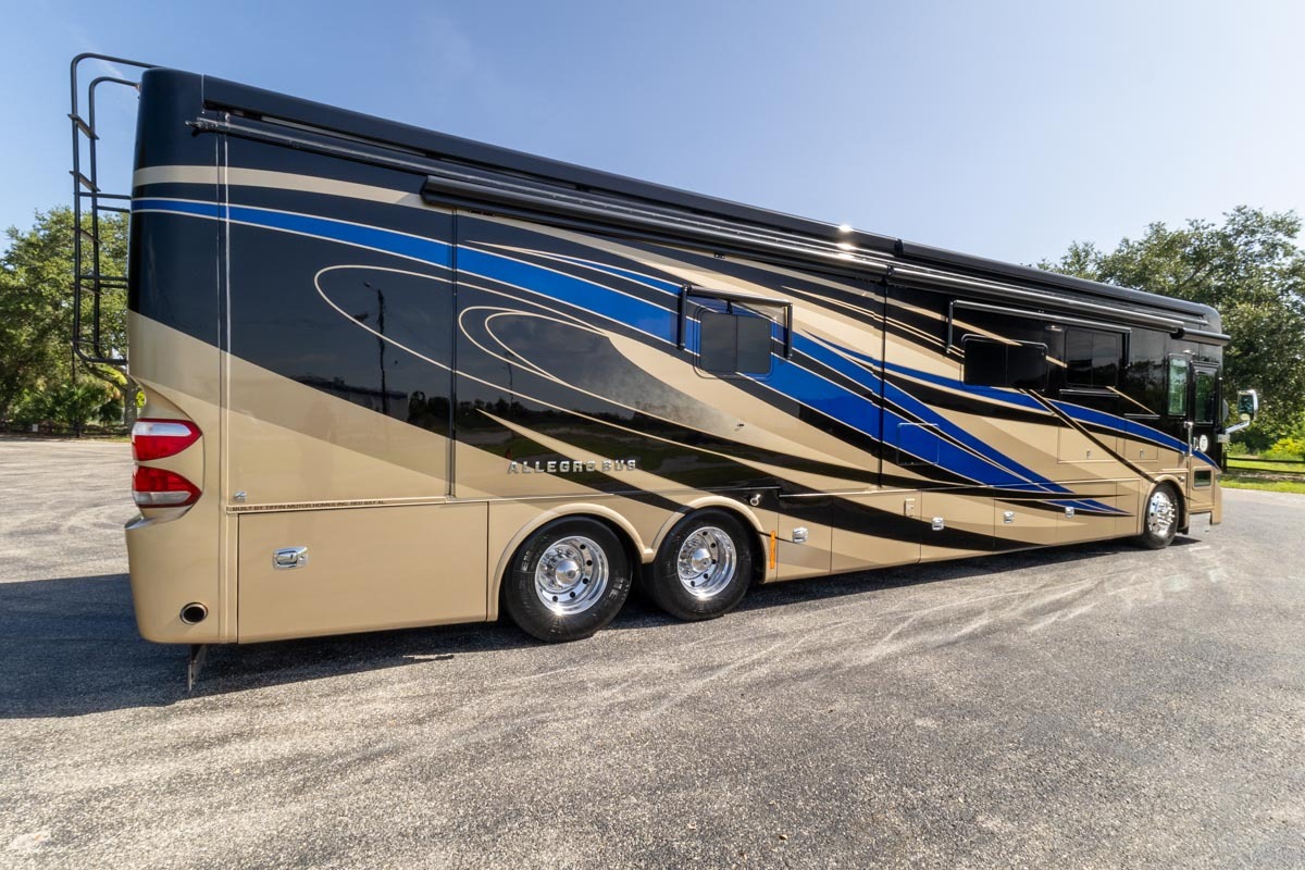 2016 Tiffin Motorhomes ALLEGRO BUS 45 OP in bradenton FL
