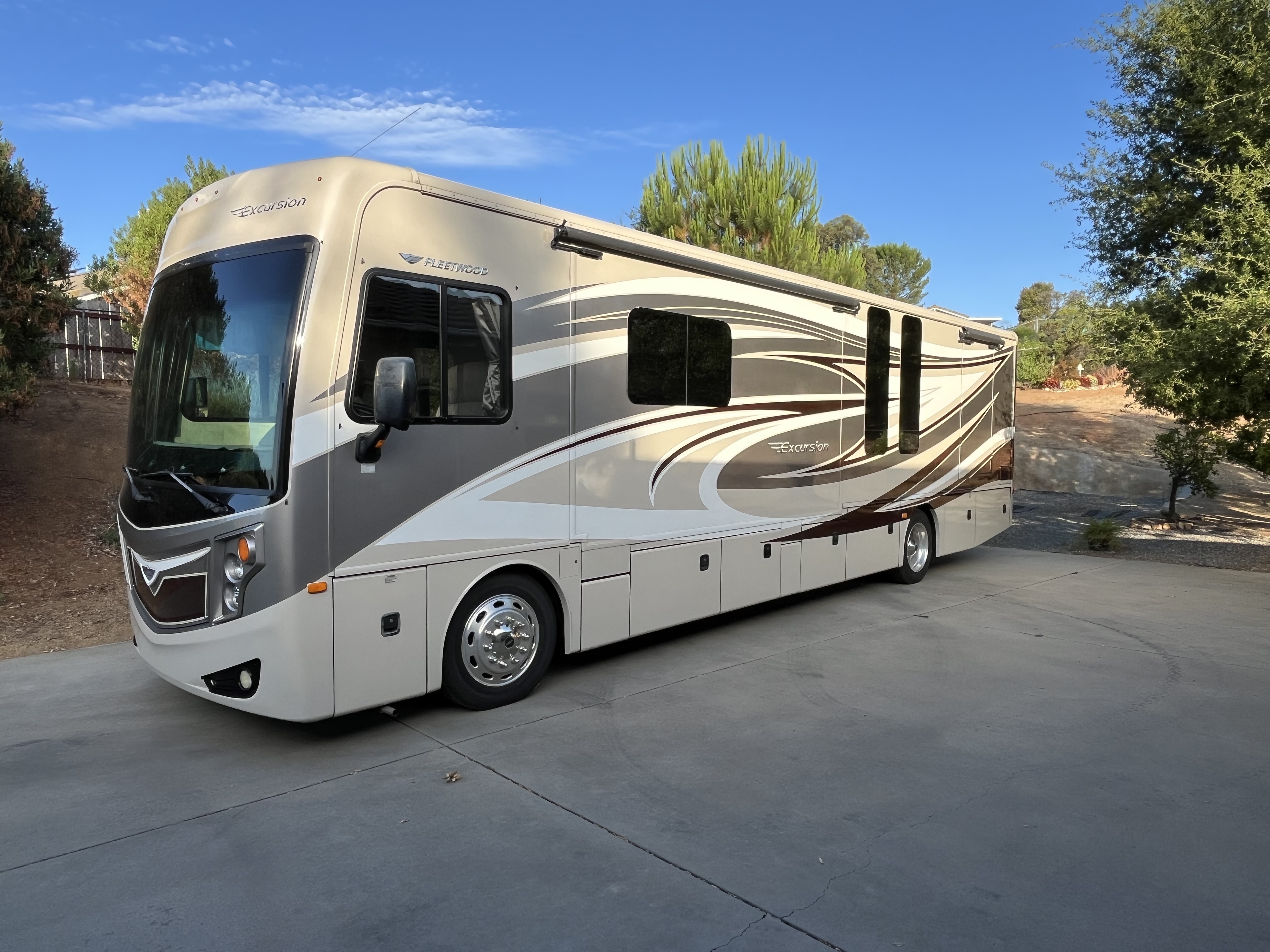 2015 Fleetwood EXCURSION 35B in st george UT