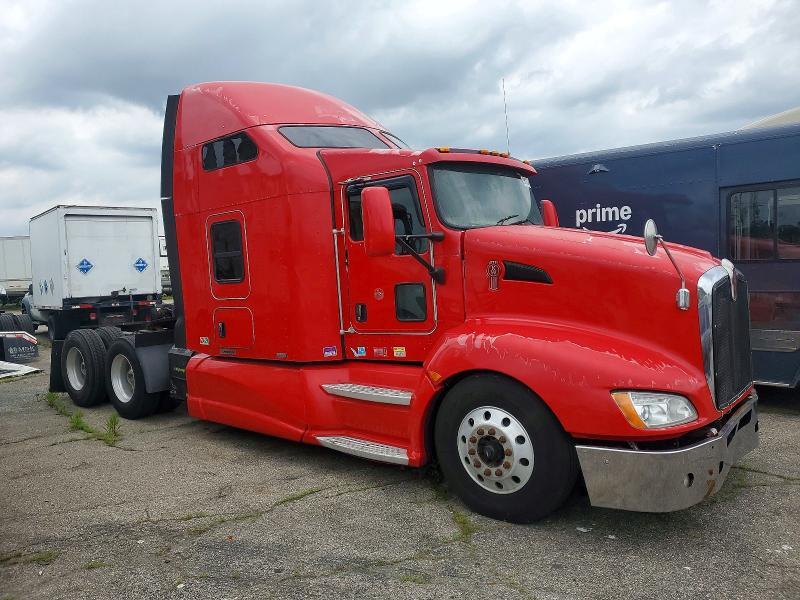 2012 KENWORTH T660 in Woodhaven, MI