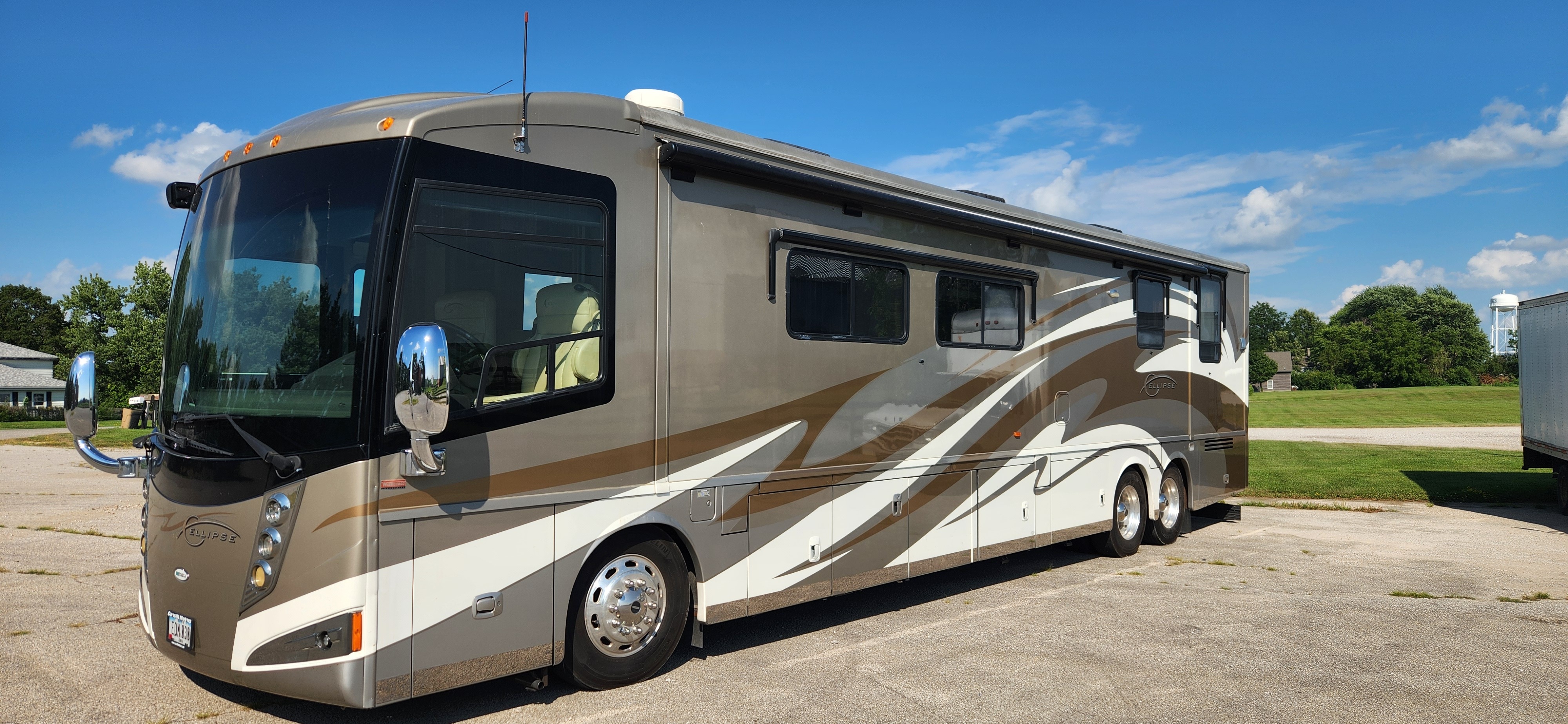 2011 Itasca WINNEBAGO ELLIPSE 42QD in homestead IA