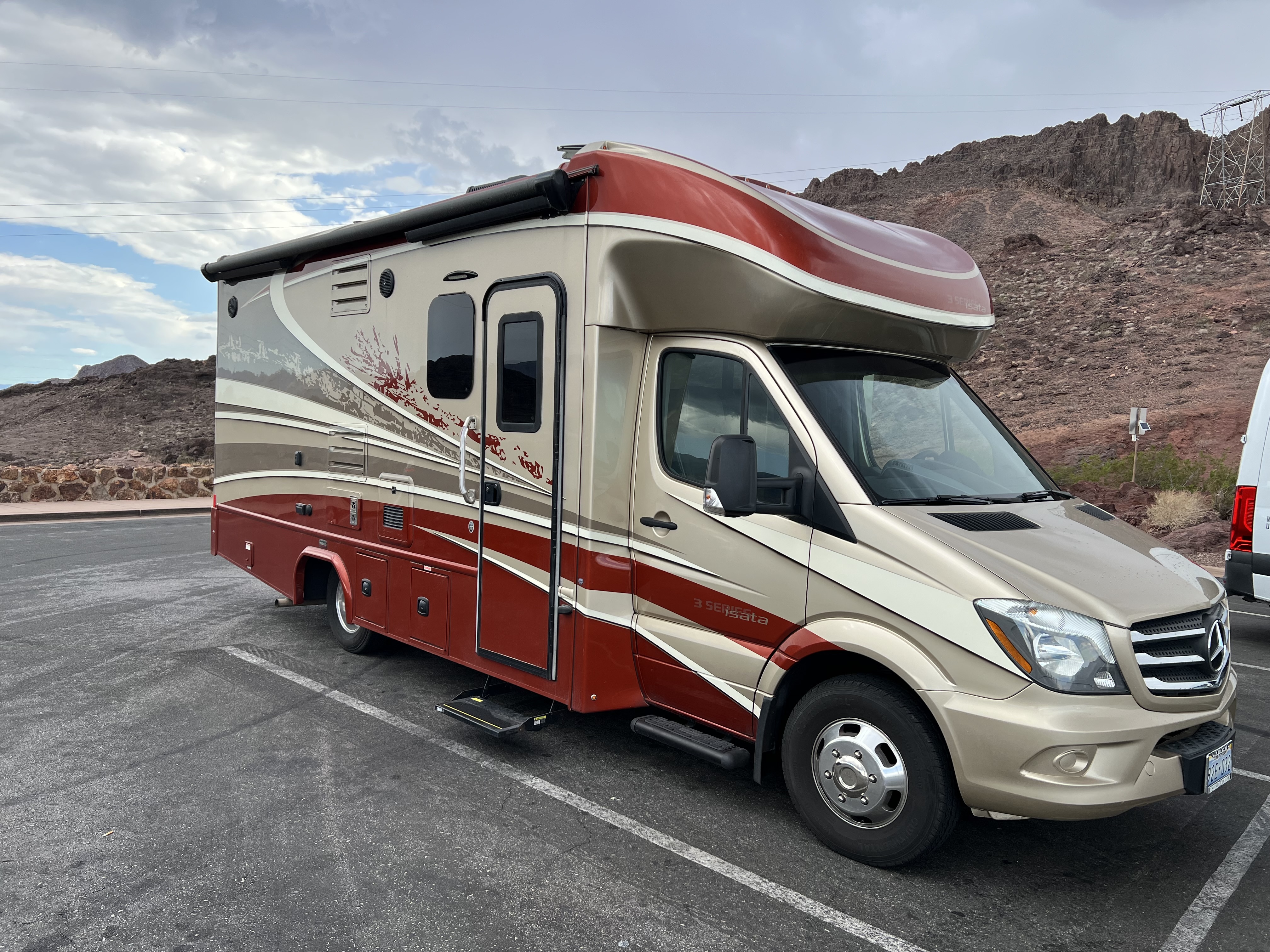2017 Dynamax Corp ISATA 3 SERIES 24 FW RV