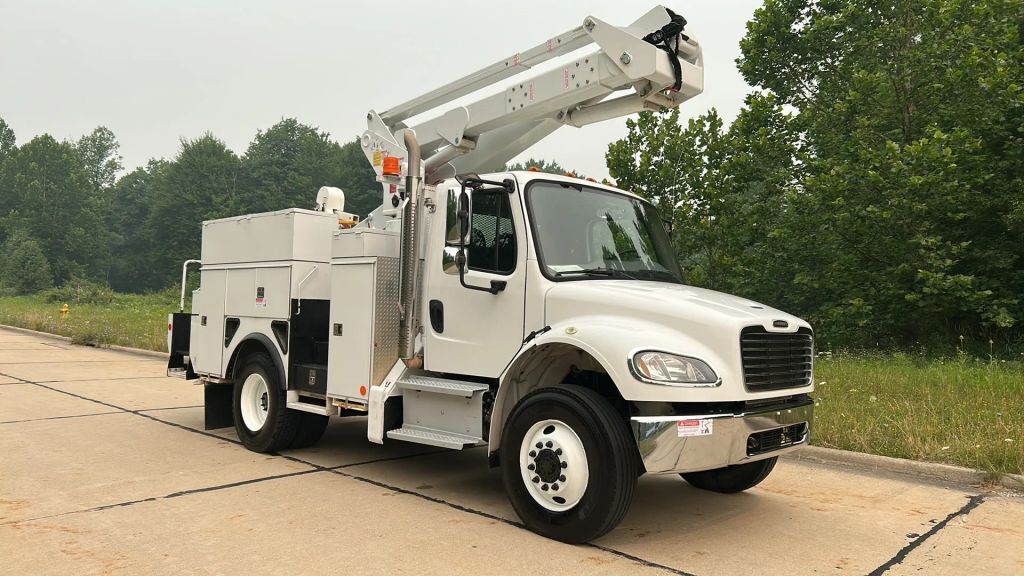 2020 FREIGHTLINER BUSINESS CLASS M2 106 in North Royalton, OH