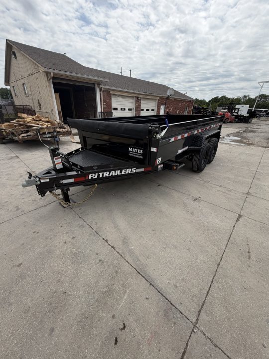 2027 PJ Trailers DL142 in Whiteland, IN