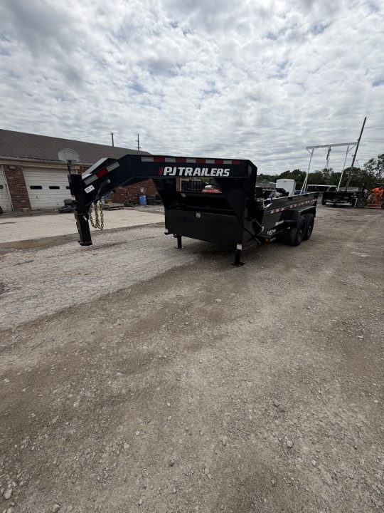 2027 PJ Trailers DL142 in Whiteland, IN