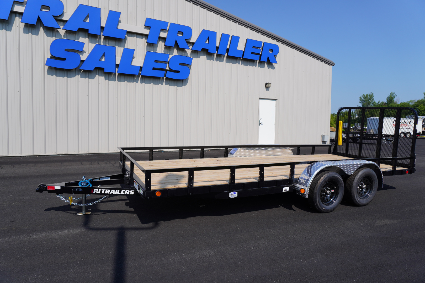 2026 PJ Trailers 83'x18ft Utility in Jordan, MN