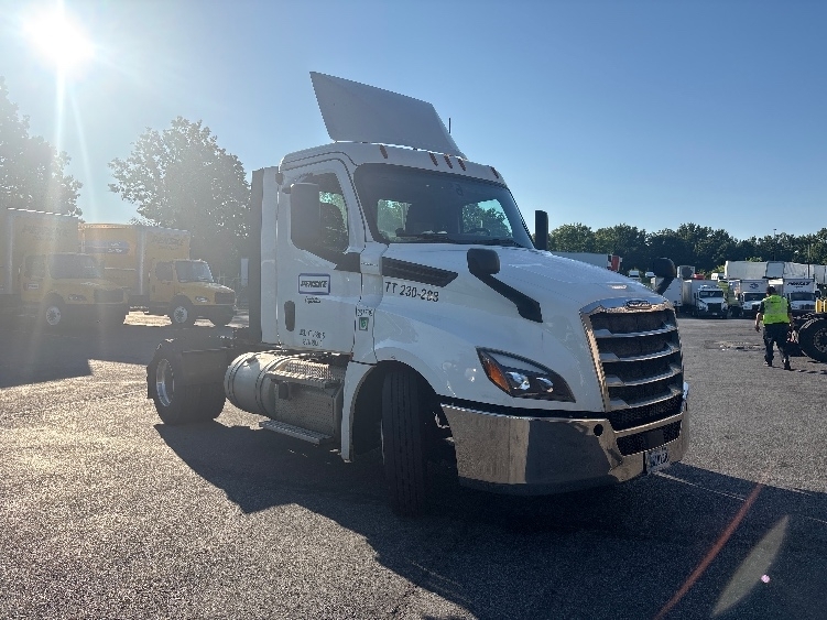 2019 FREIGHTLINER CASCADIA 126 in Montgomery, NY