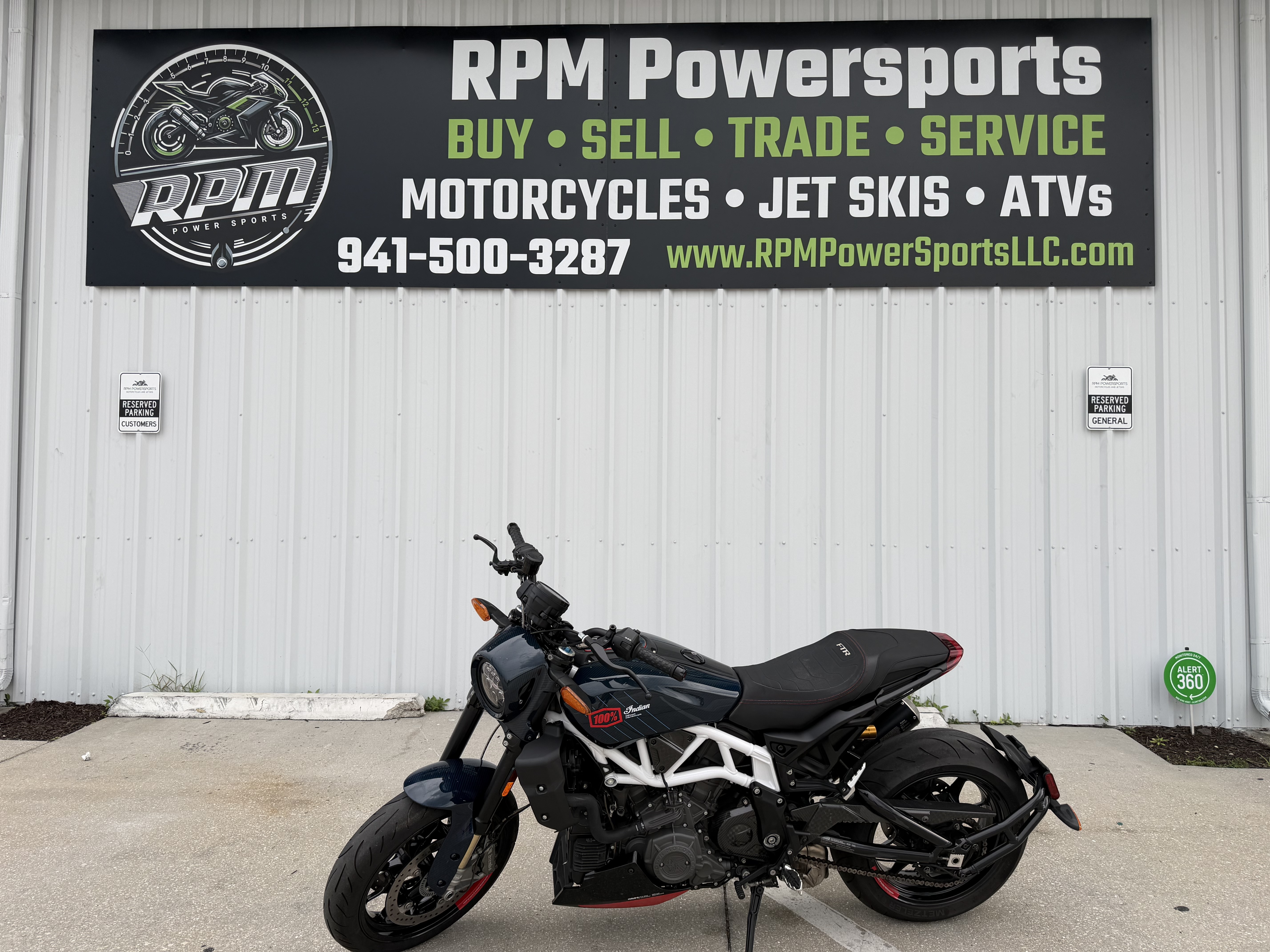 2024 Indian FTR 100% Carbon R 6800 miles and warranty RARE BASE in Sarsota, FL