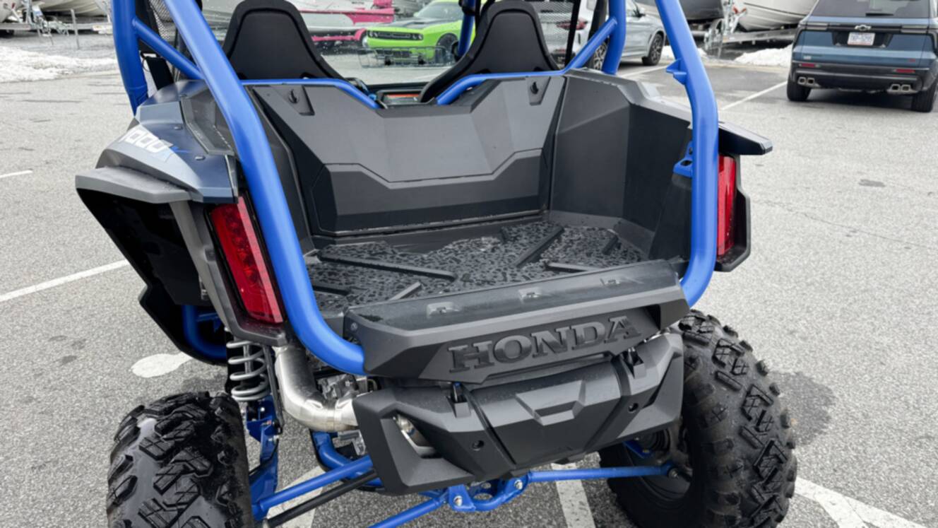 A photo of this 2024 Honda Talon 1000X FOX Live Valve
