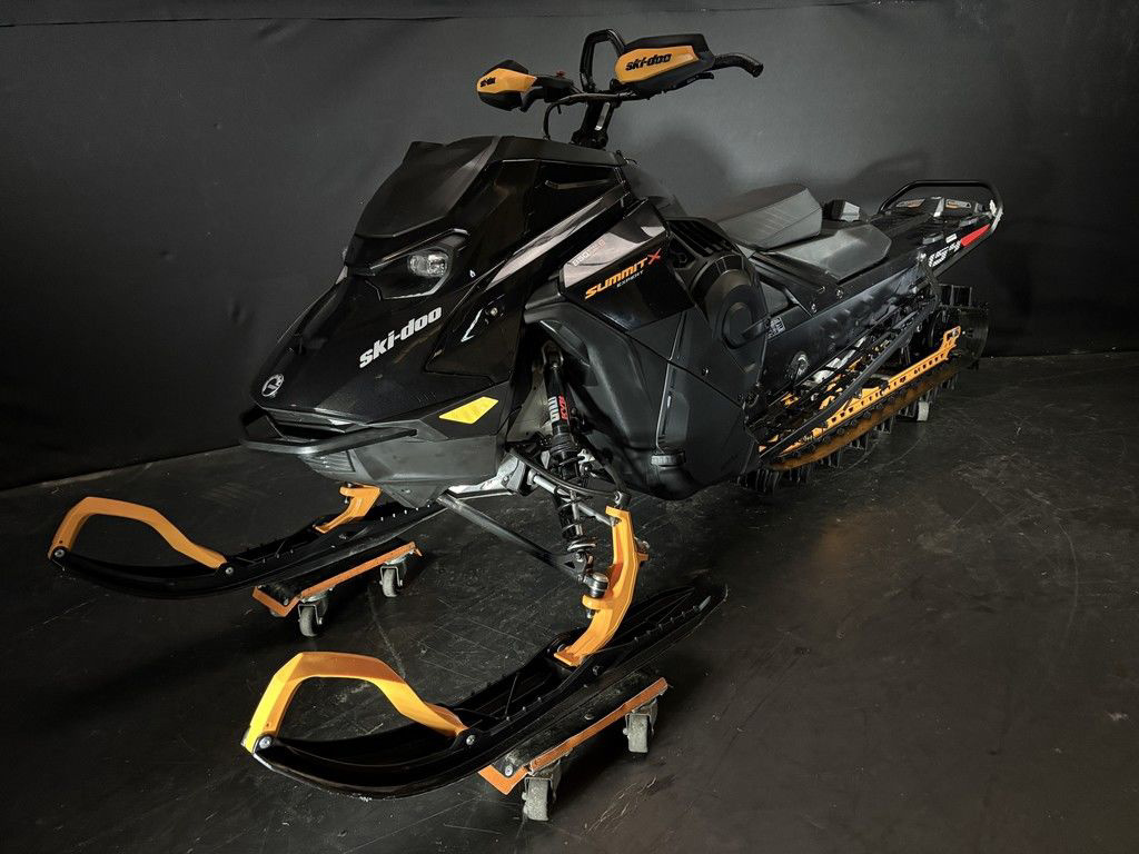 2024 Ski-Doo Summit X with Expert Package Rotax 850 E-TEC T in appleton WI