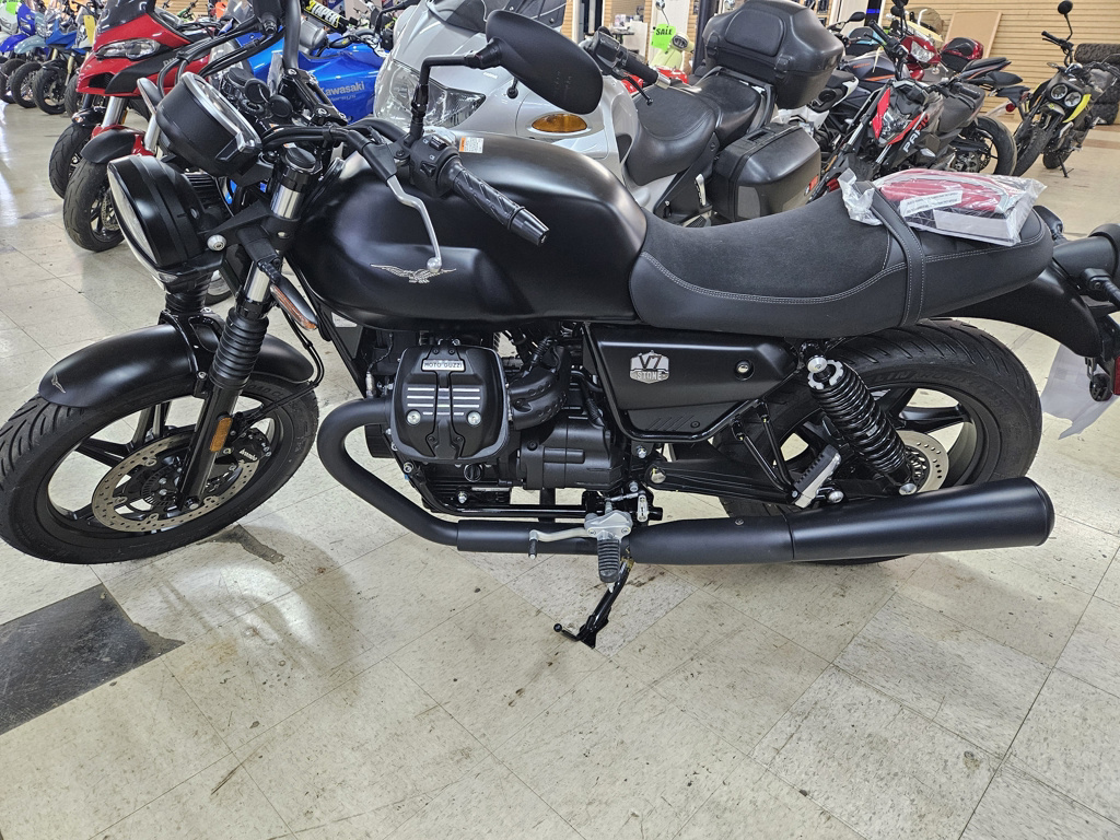 2023 Moto Guzzi V7 Stone Special Edition STONE in Mt. Sterling, KY