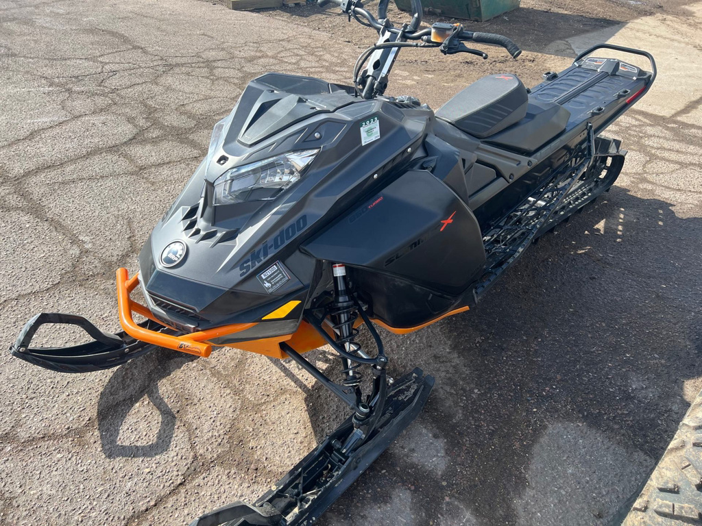 2022 Ski-Doo SUMMIT X 850 E-TEC TURBO R SHOT 165" in madison SD