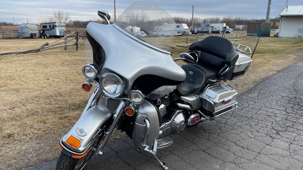 2003 Harley-Davidson FLHTCUI - SILVER/BLACK in Marengo, IL