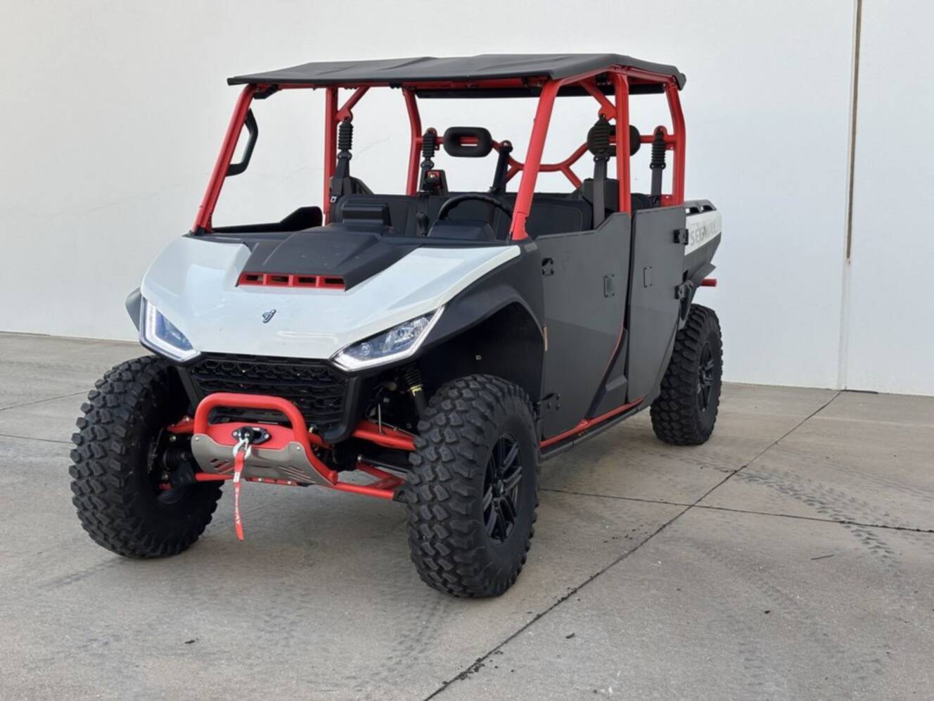A photo of this 2025 Segway Powersports UT10 P CREW