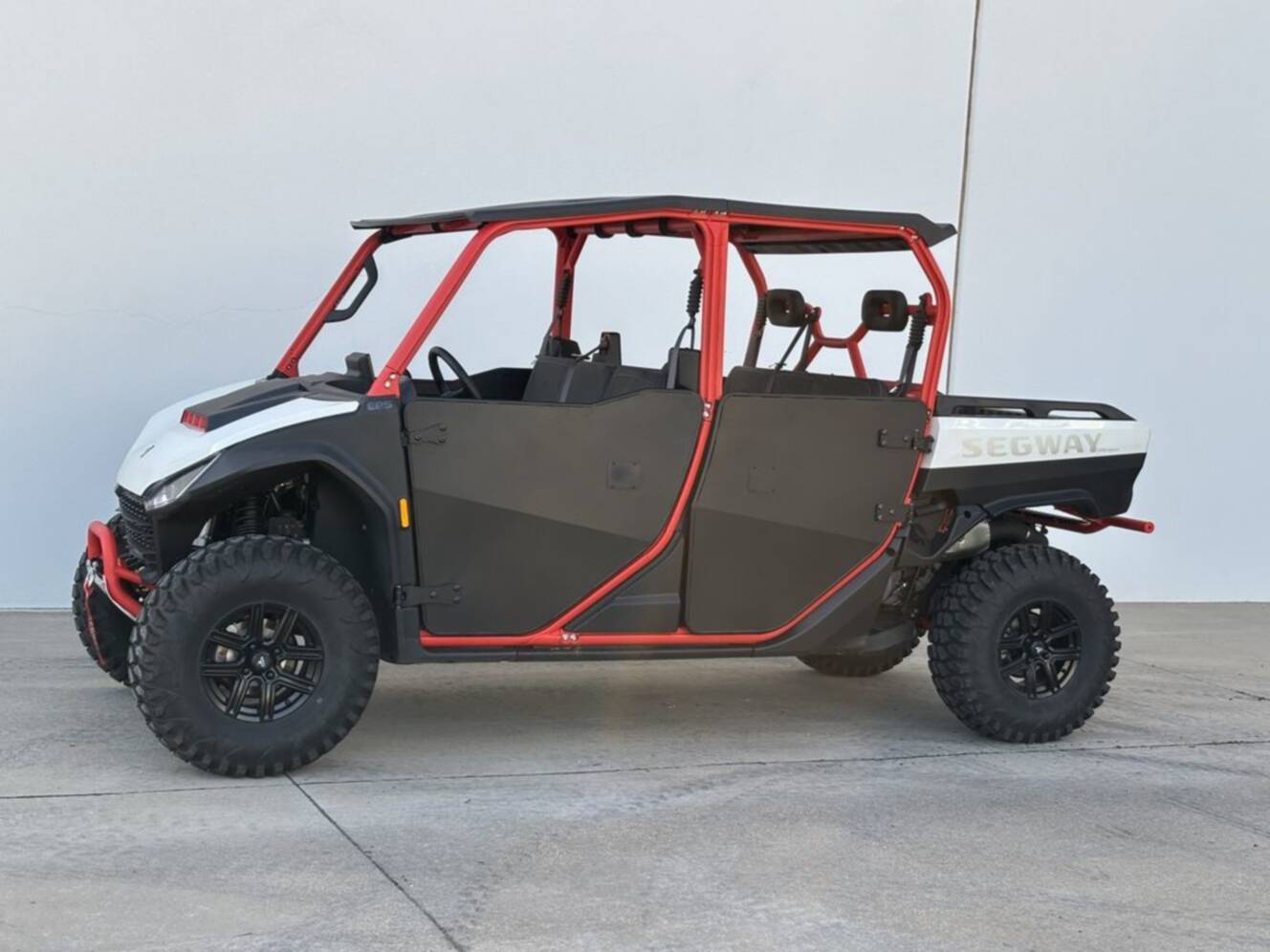 A photo of this 2025 Segway Powersports UT10 P CREW