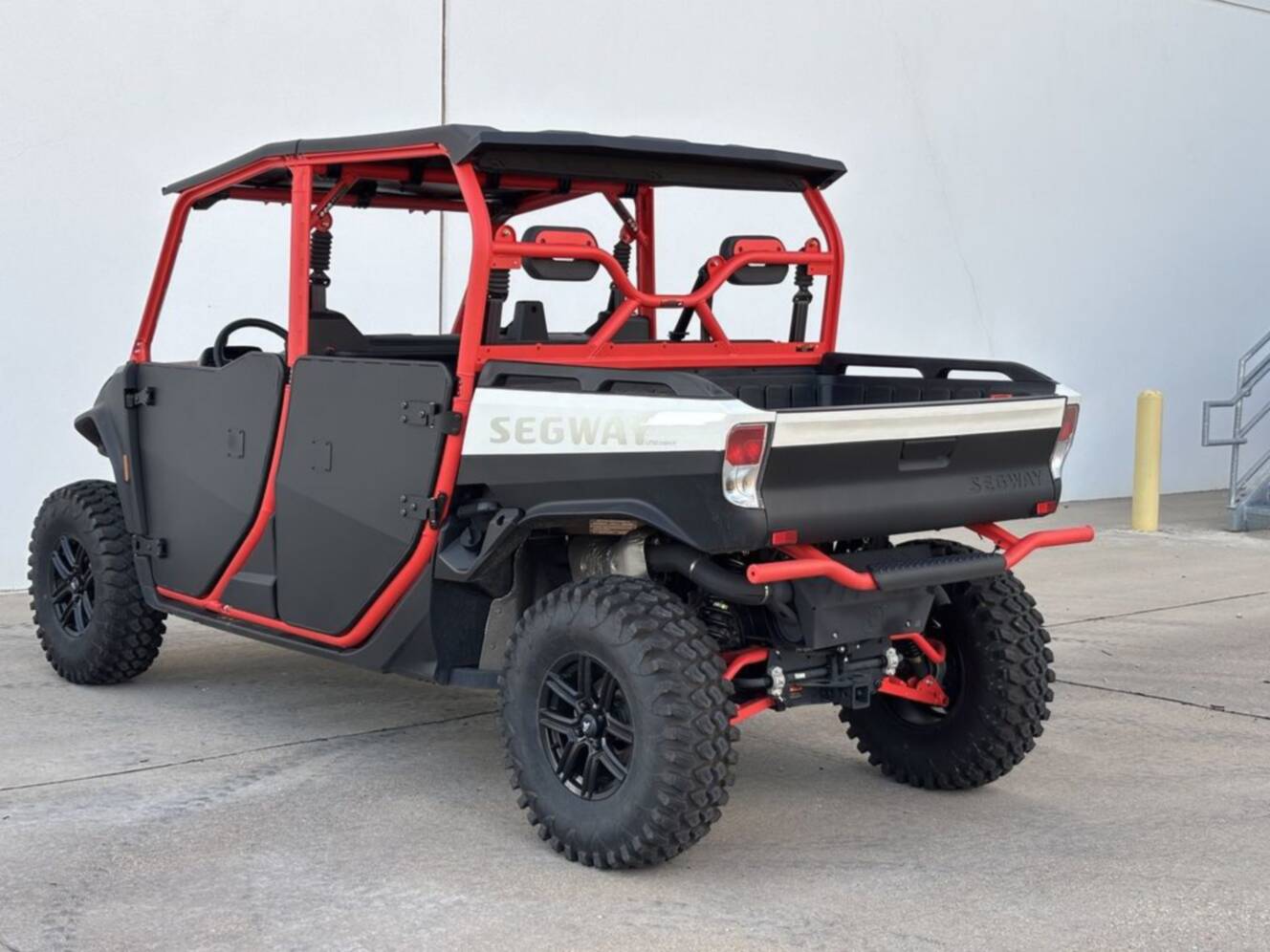 A photo of this 2025 Segway Powersports UT10 P CREW
