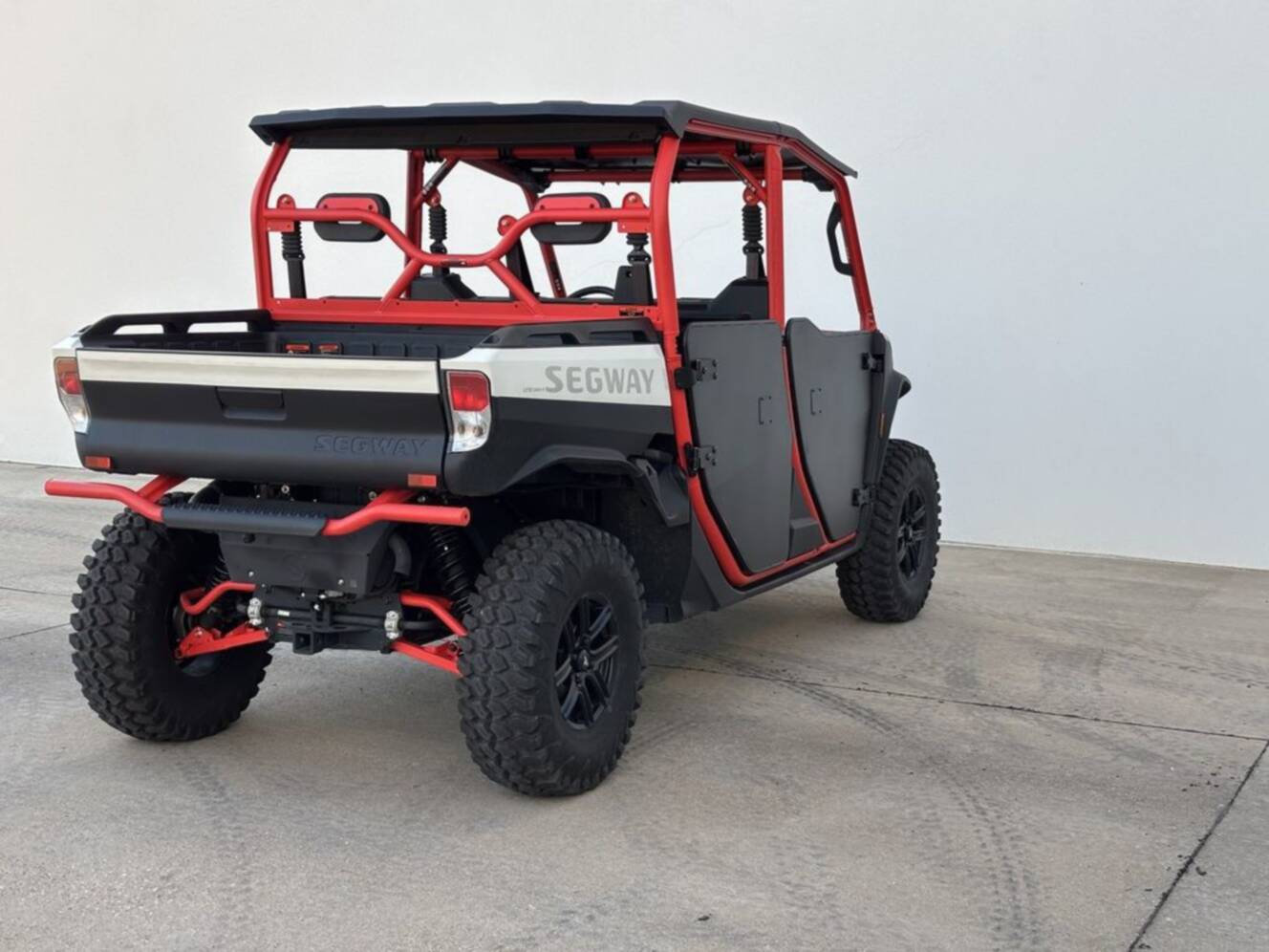 A photo of this 2025 Segway Powersports UT10 P CREW