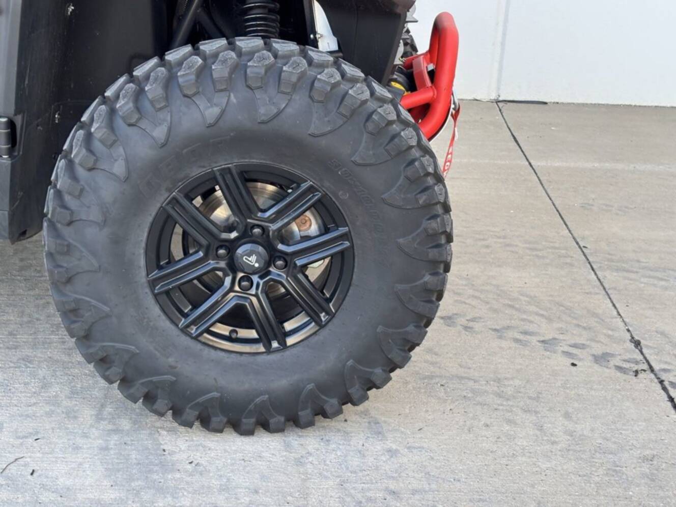 A photo of this 2025 Segway Powersports UT10 P CREW