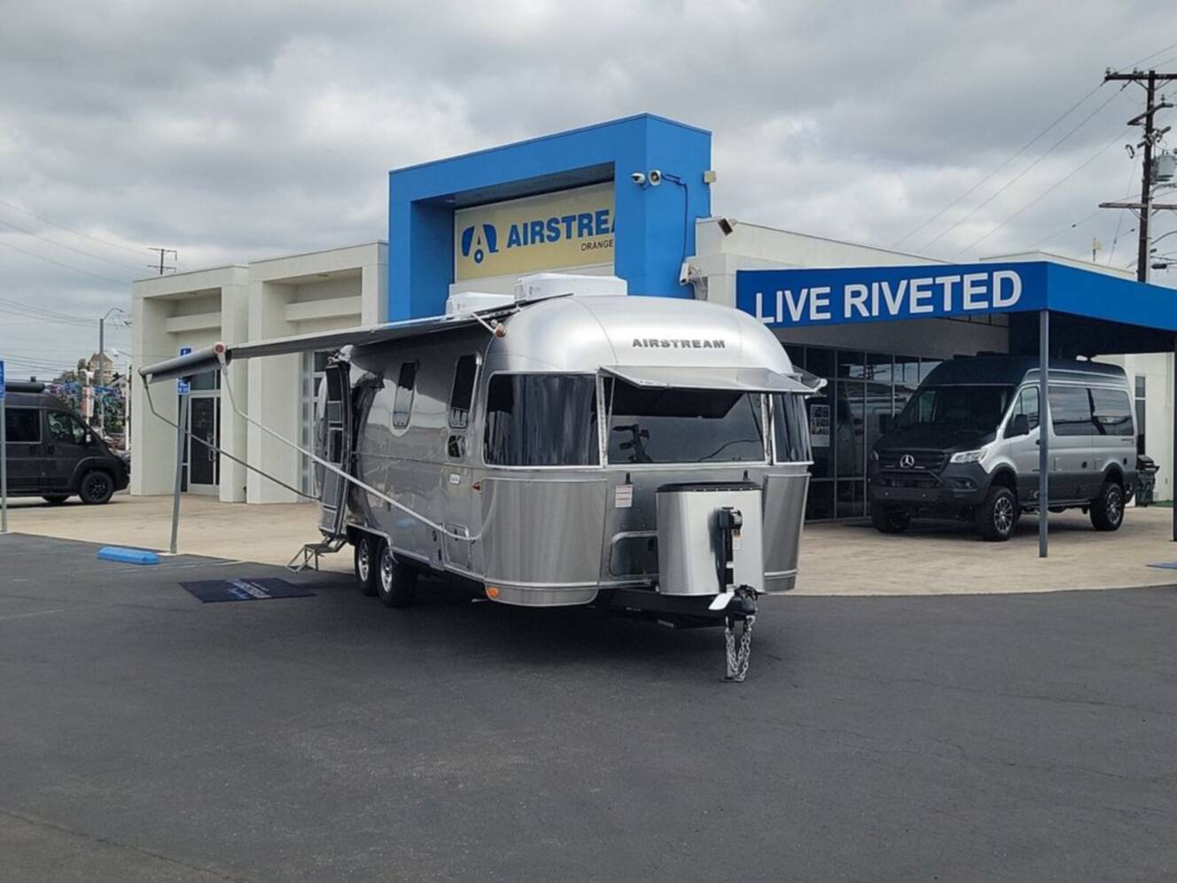 A photo of this 2026 Airstream Flying Cloud ® 25FB Twin