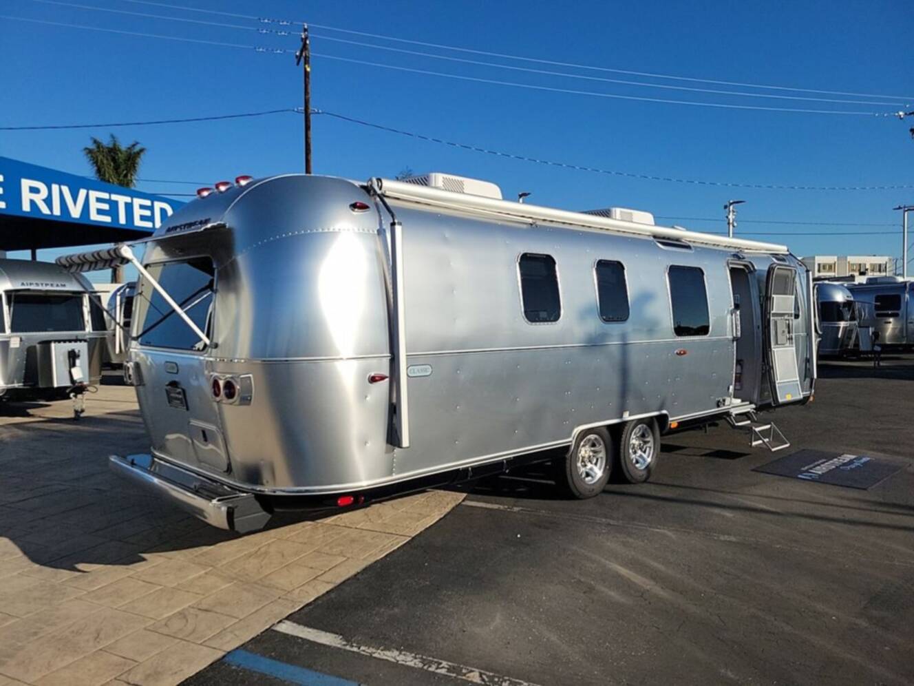 A photo of this 2026 Airstream Classic 33FB Queen