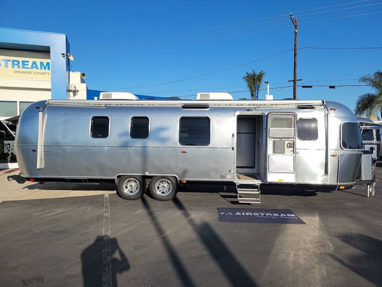 A photo of this 2026 Airstream Classic 33FB Queen