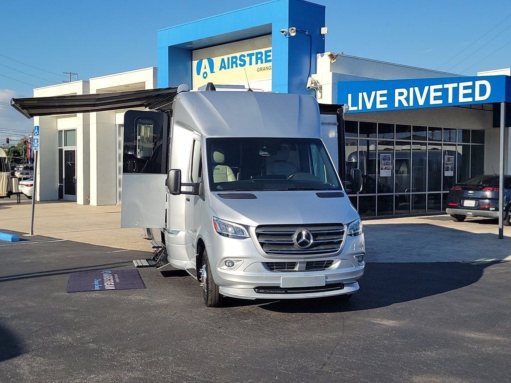 2021 Airstream Atlas Murphy Suite in midway city CA