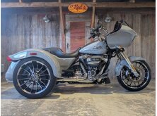 Heavyweight Baggers Are Making Waves In The Motorcycle World image