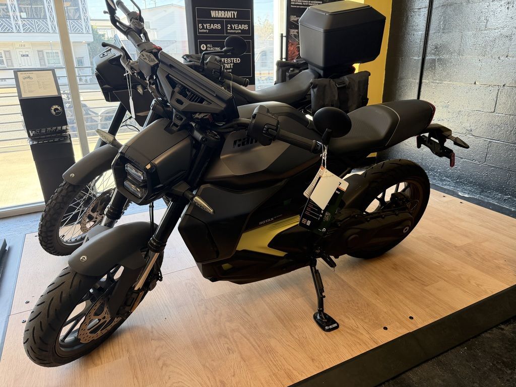2025 Can-Am Pulse Carbon Black BASE in Tallahassee, FL