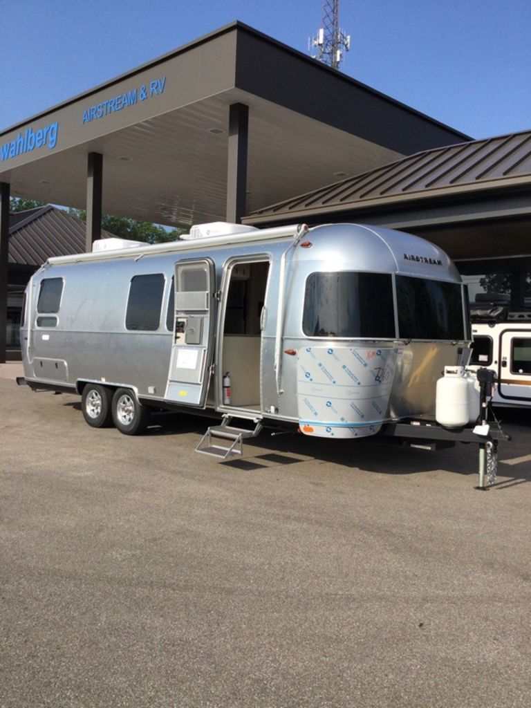 2026 Airstream Flying Cloud® 28RB RV
