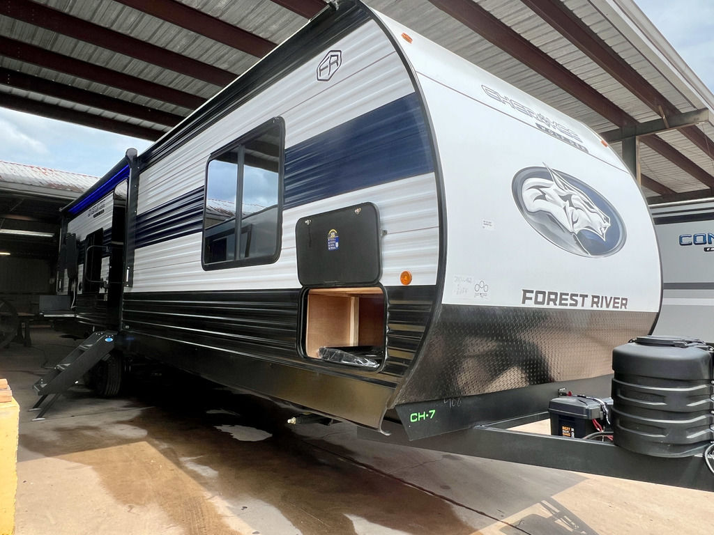 2025 Forest River Cherokee Wolf Den 271RK in sealy TX
