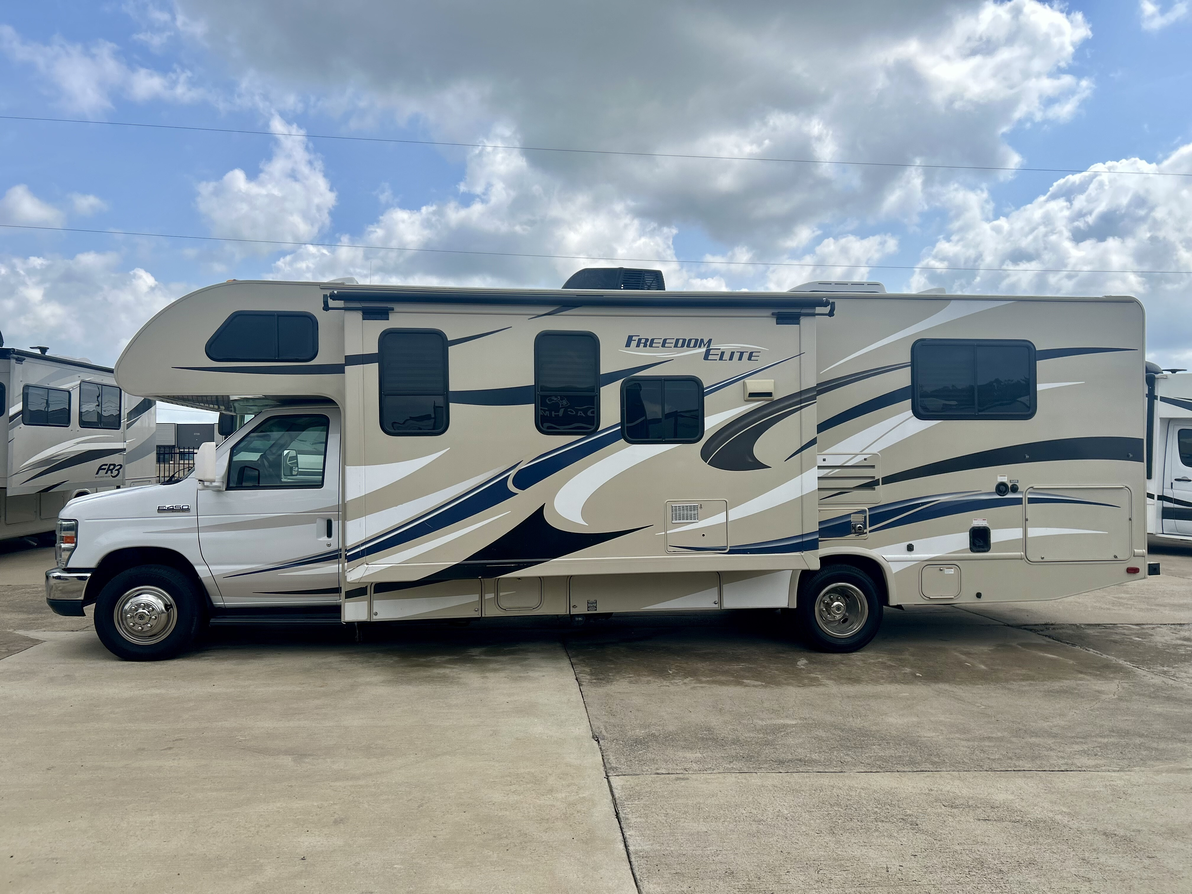 2015 Thor Motor Coach Freedom Elite 28H in royse city TX