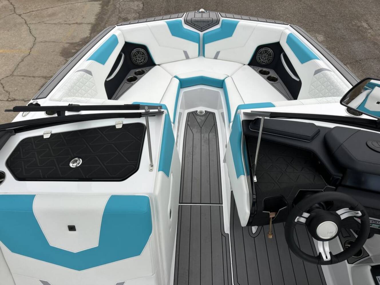 A photo of this 2026 Nautique Super Air Nautique GS22