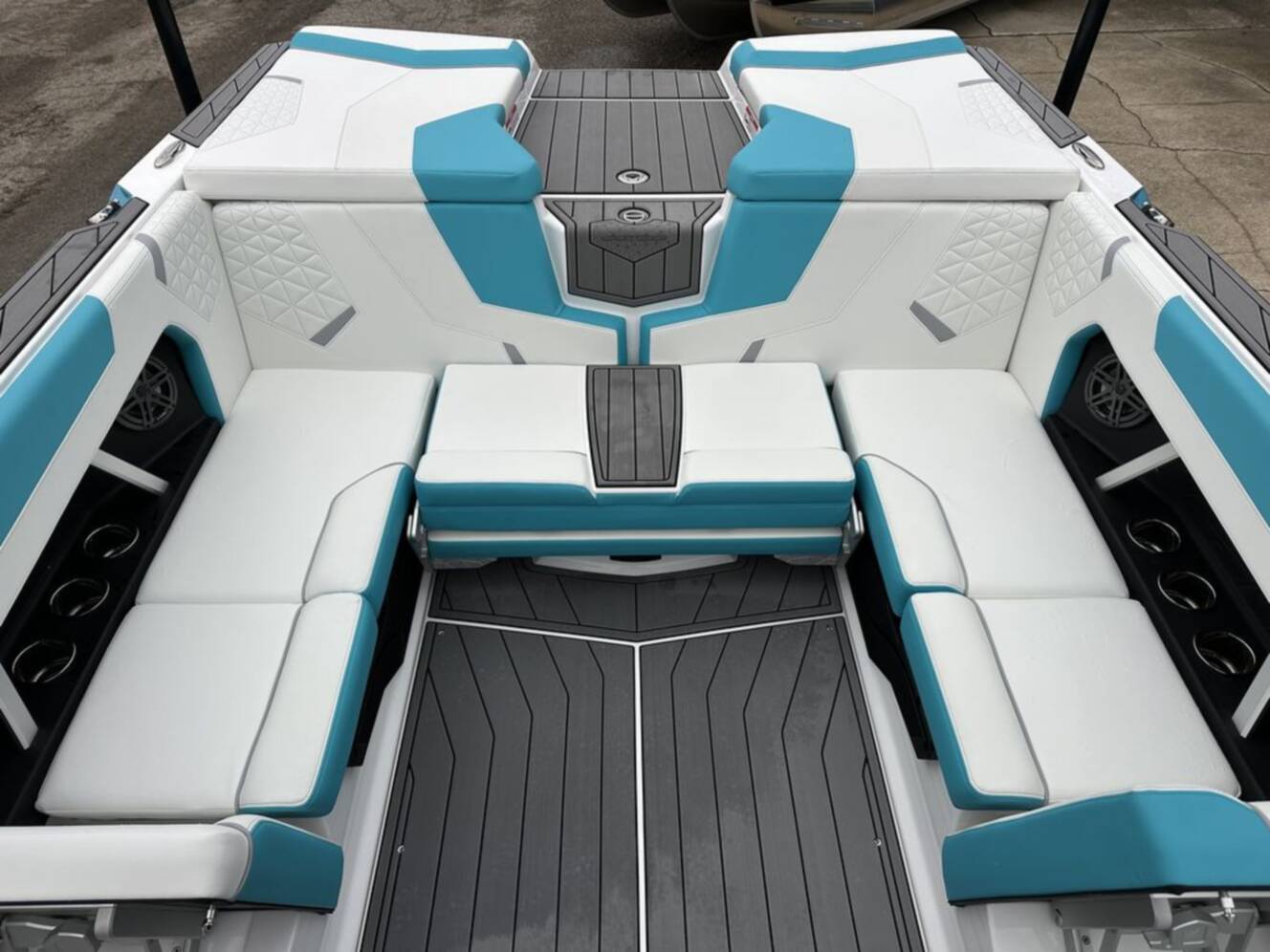 A photo of this 2026 Nautique Super Air Nautique GS22