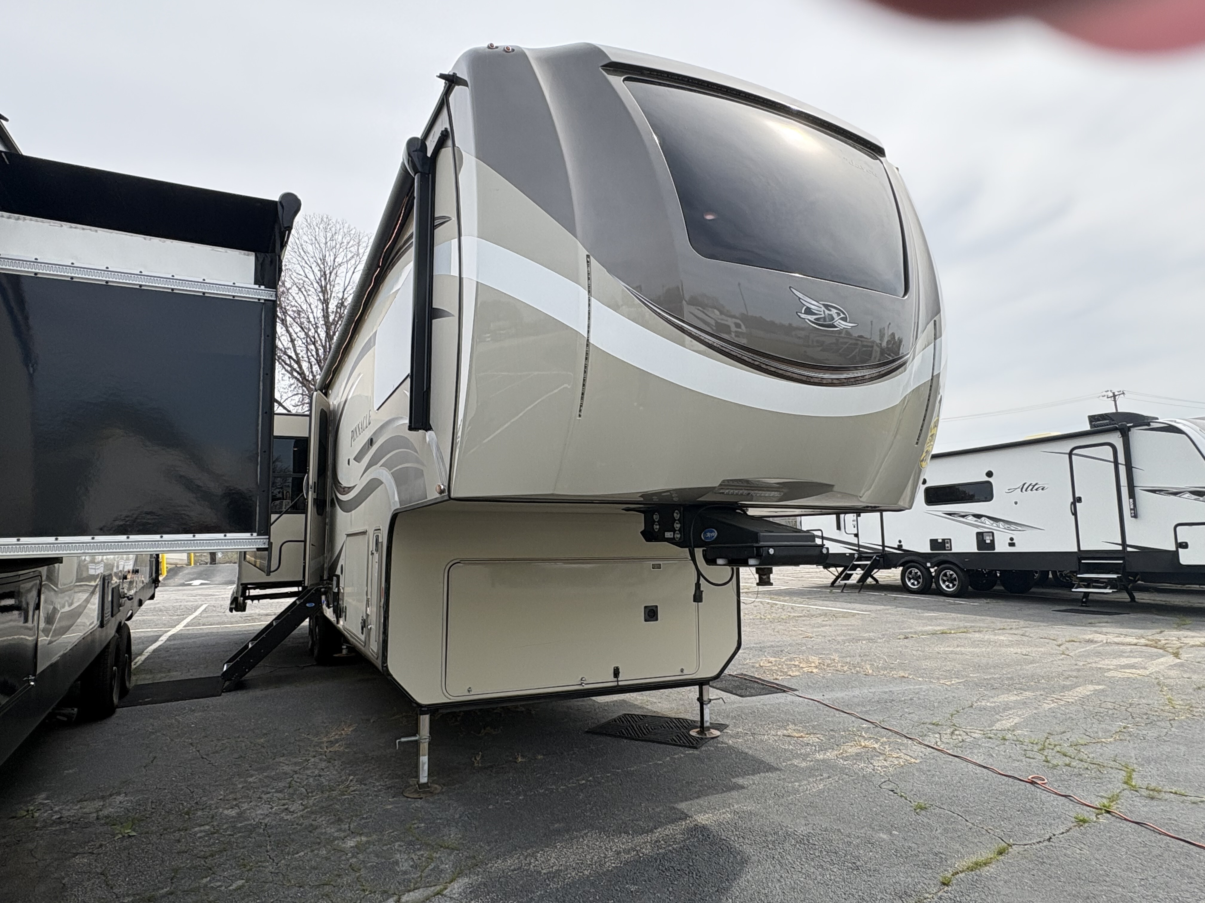 2020 Jayco PINNACLE 36 SSWS in greenville SC