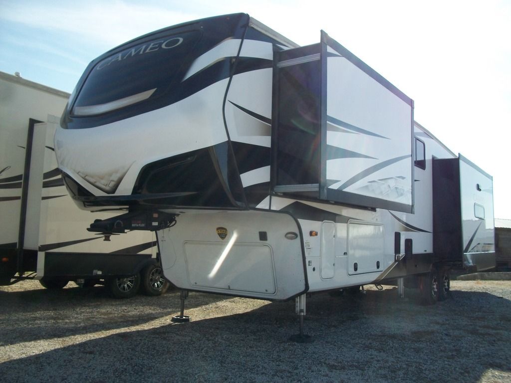 2023 Crossroads Rv Cameo CE3701RL in denton TX