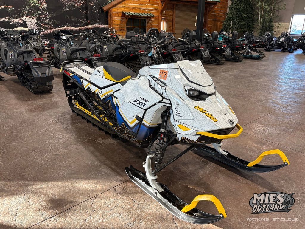 2023 Ski-Doo Summit® Edge® Rotax® 850 E-TEC 154 SS H_Alt PowderMa in watkins MN