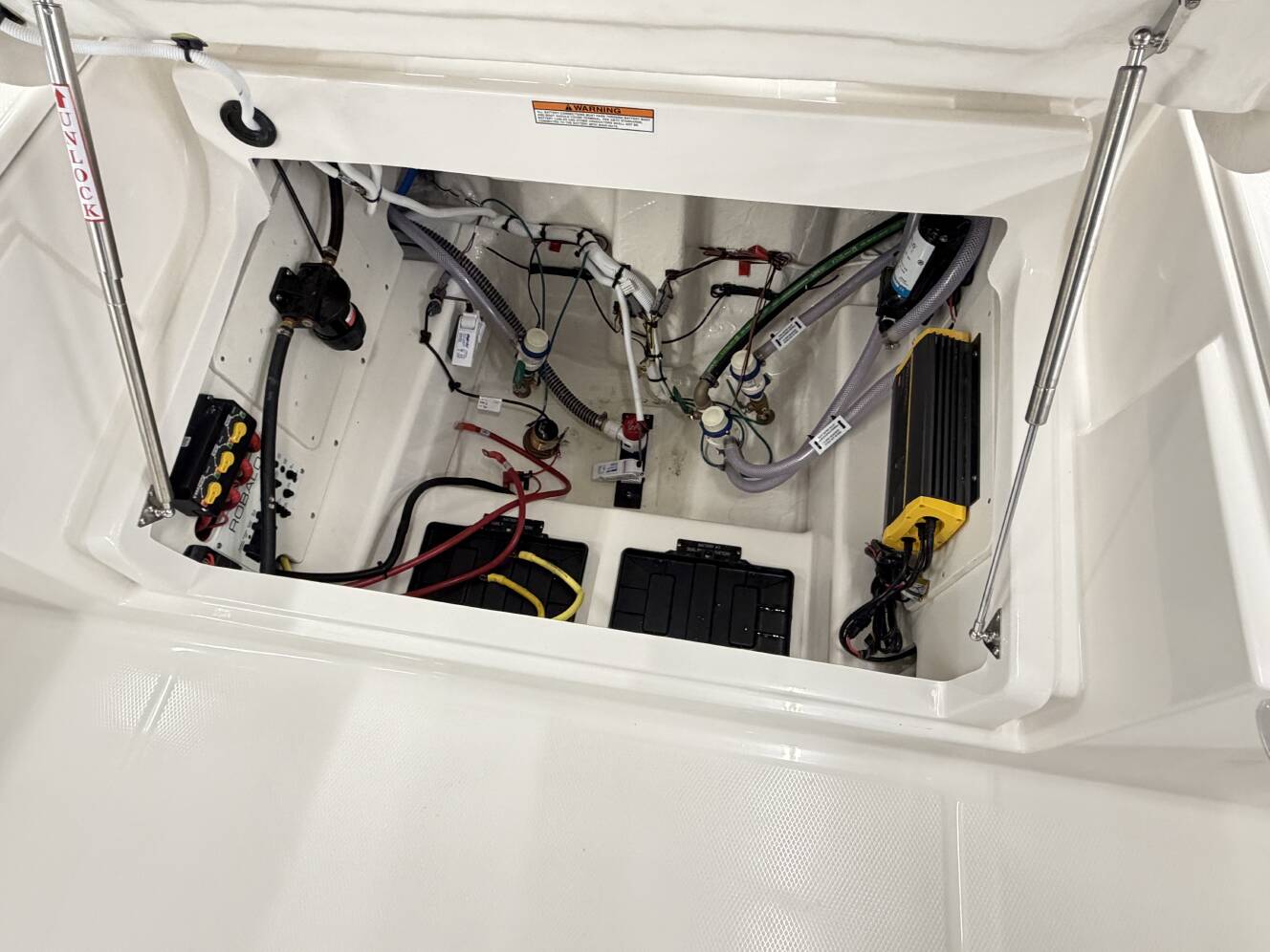 A photo of this 2026 Robalo 266 Cayman CAYMAN