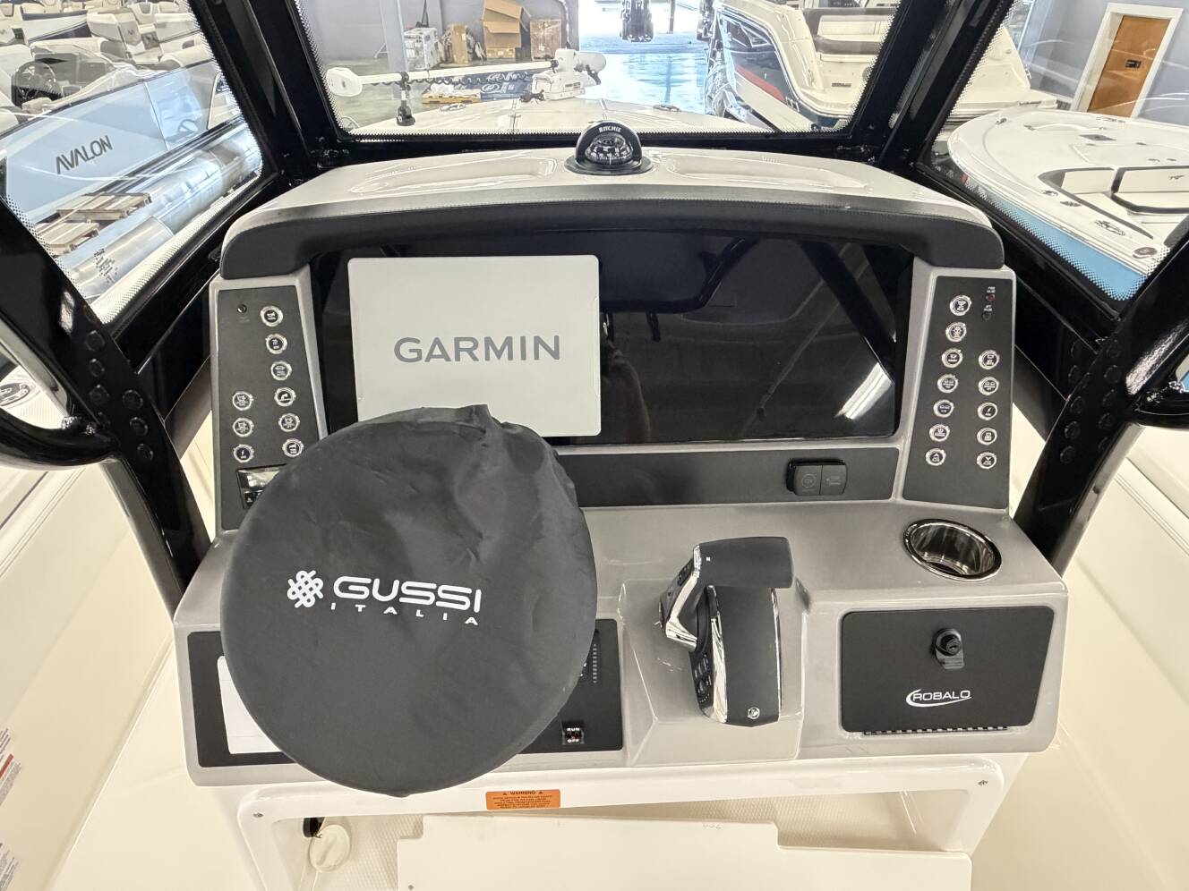 A photo of this 2026 Robalo 266 Cayman CAYMAN