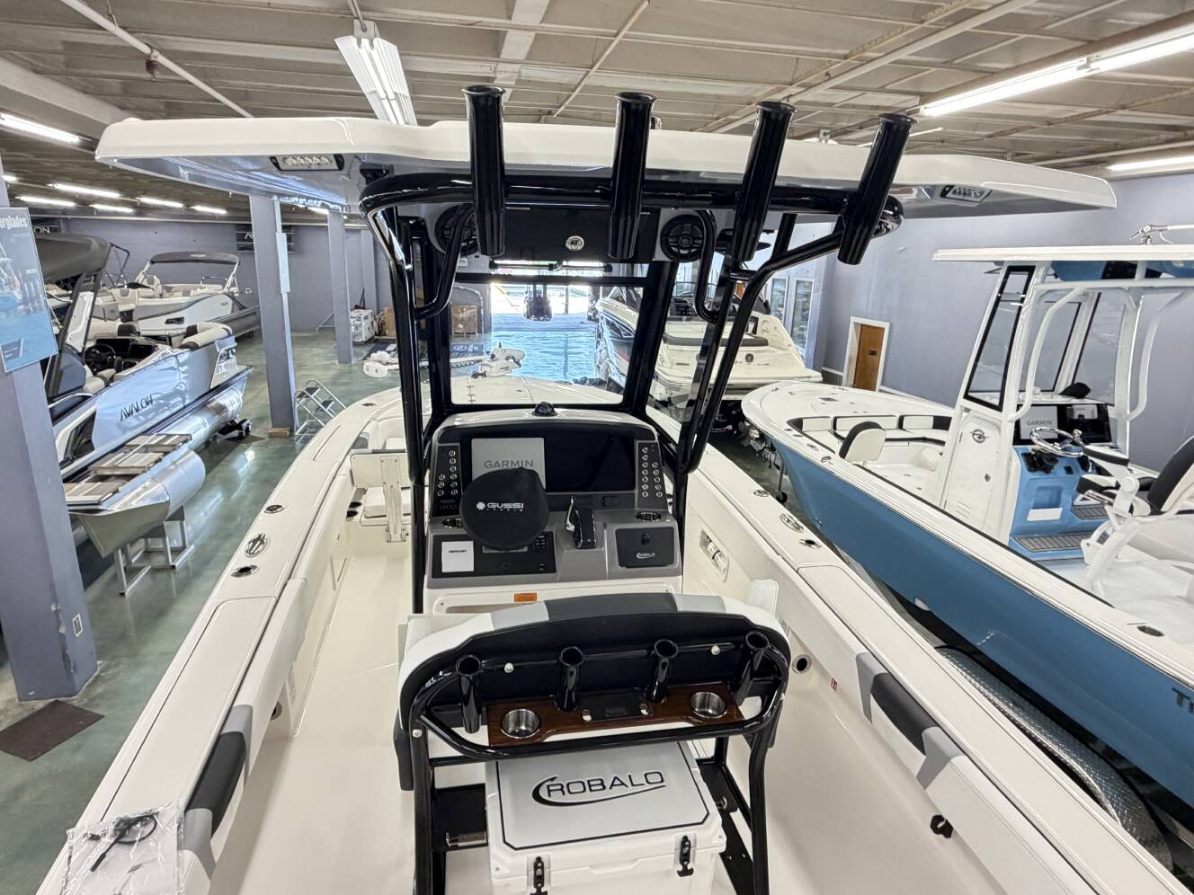 A photo of this 2026 Robalo 266 Cayman CAYMAN
