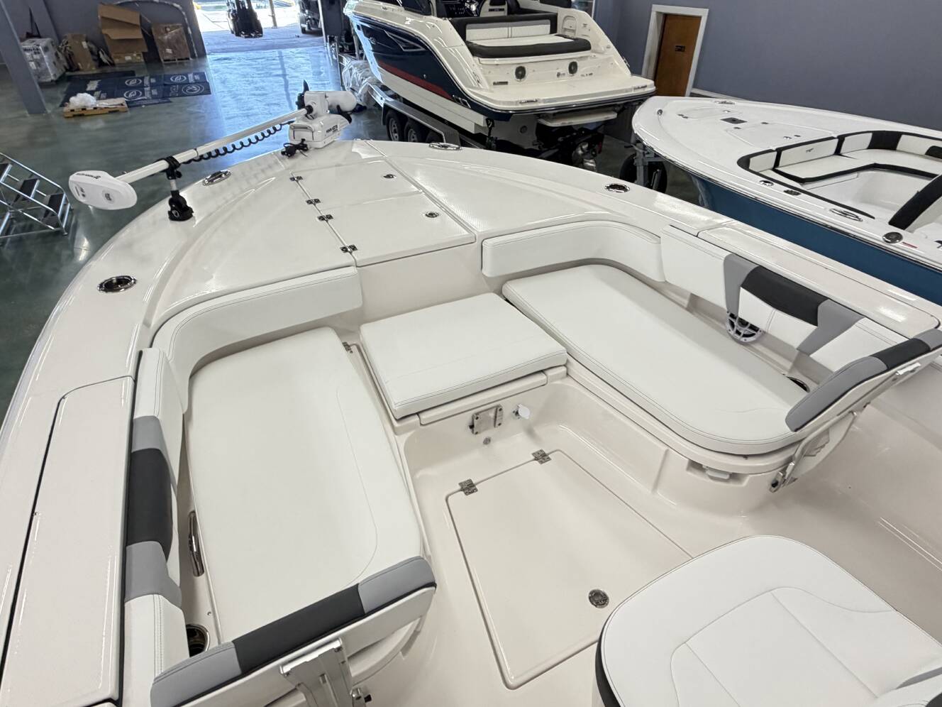 A photo of this 2026 Robalo 266 Cayman CAYMAN