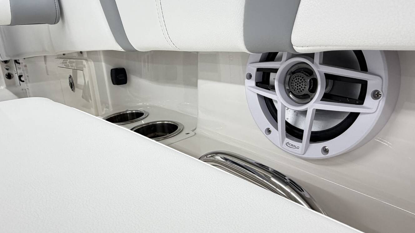 A photo of this 2026 Robalo 266 Cayman CAYMAN