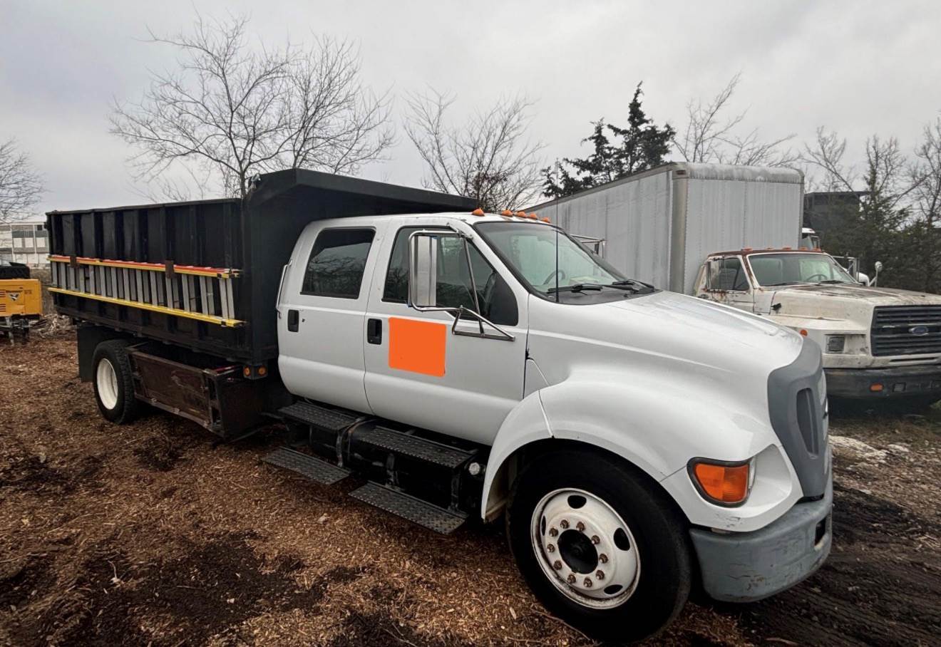 2004 Ford F-650 in Van Buren Charter Township, MI