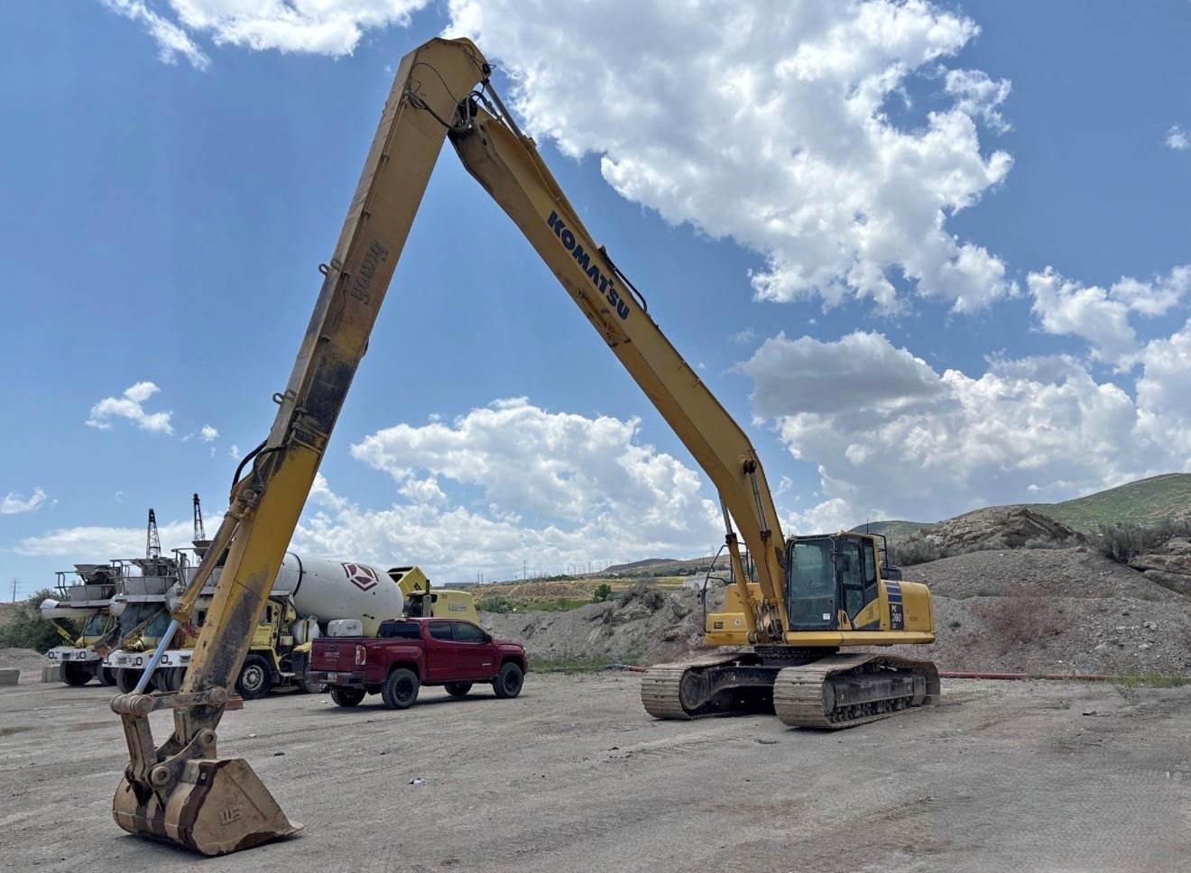 2016 Komatsu PC360LC-10 in Van Buren Charter Township, MI