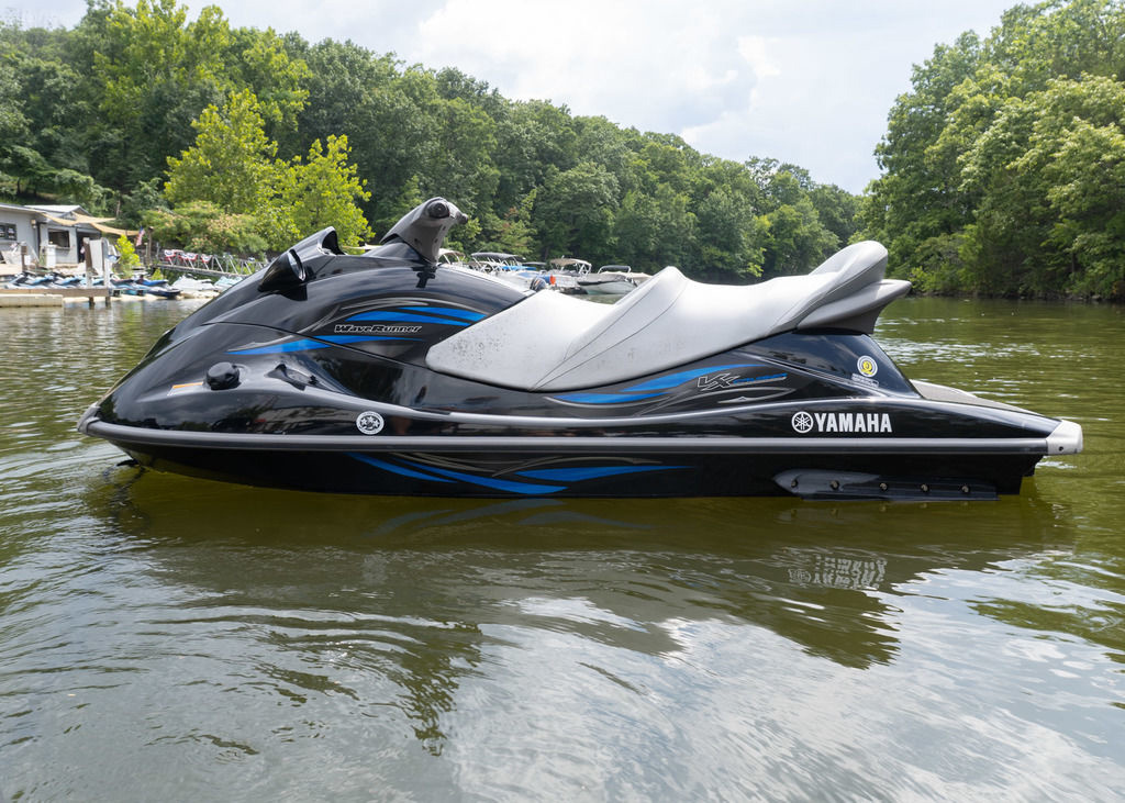 2014 Yamaha Waverunners VX Cruiser - Black Cruiser - Black in Osage Beach, MO