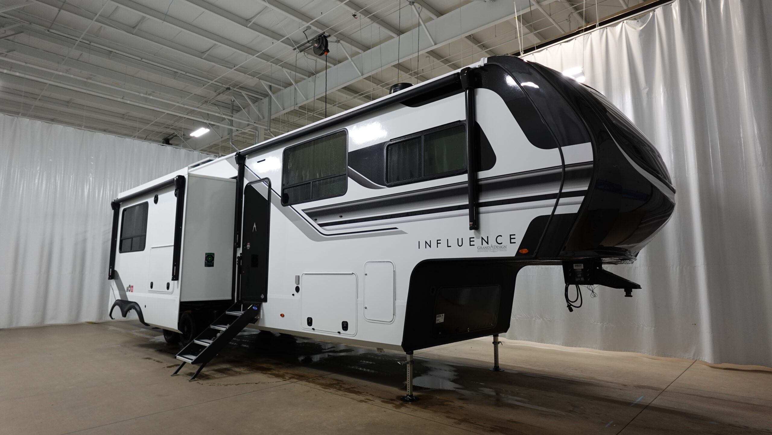 2026 Grand Design SOLITUDE-I 3804DS in huntley IL