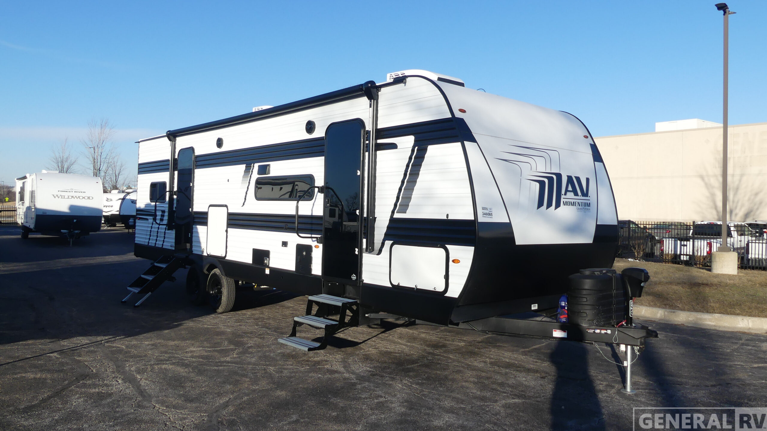 2026 Grand Design MOMENTUM 28MAV Travel Trailer Toy Hauler RV